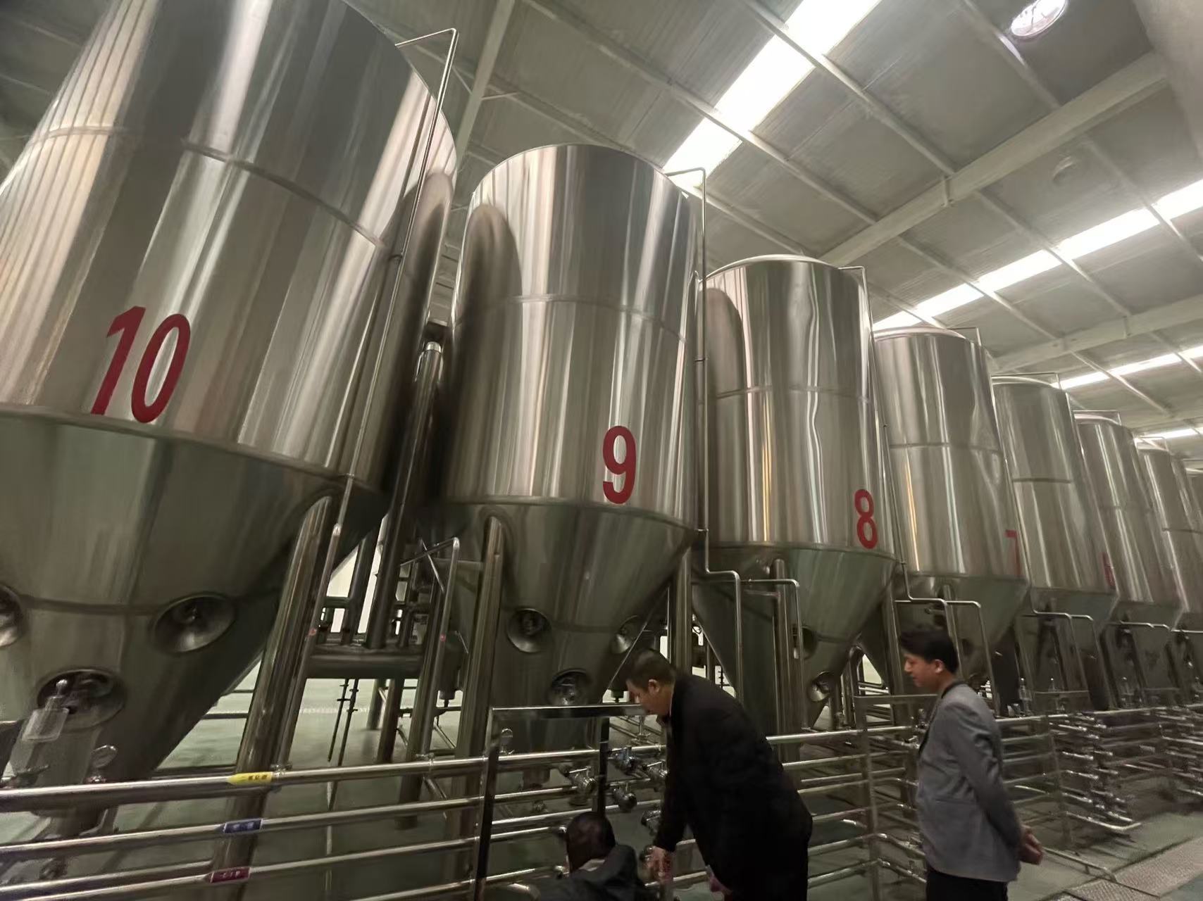 鄂托克精酿啤酒设备厂—平面布置、设备设计、制造、调试、培训等一条龙服务
